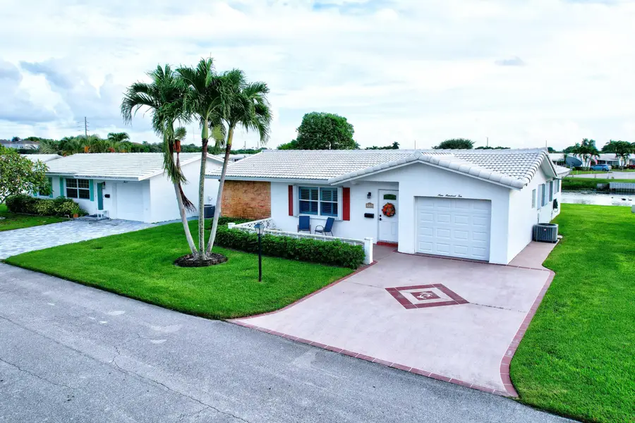 910 SW 7th Avenue, Boynton Beach, FL 33426 - #2