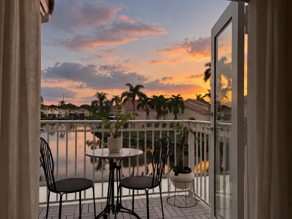 1050 SE 6th Avenue, Dania Beach, FL 33004