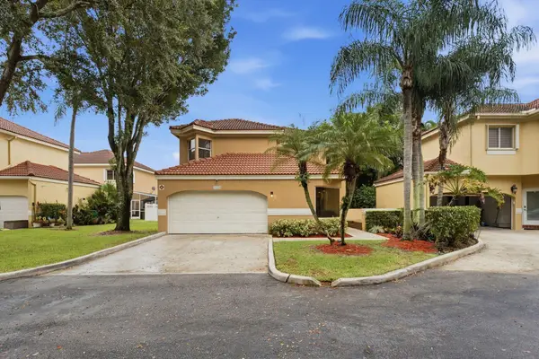 11375 Lakeview Drive #68-U, Coral Springs, FL 33071