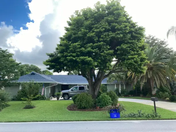 9714 Honeysuckle Avenue, Palm Beach Gardens, FL 33410
