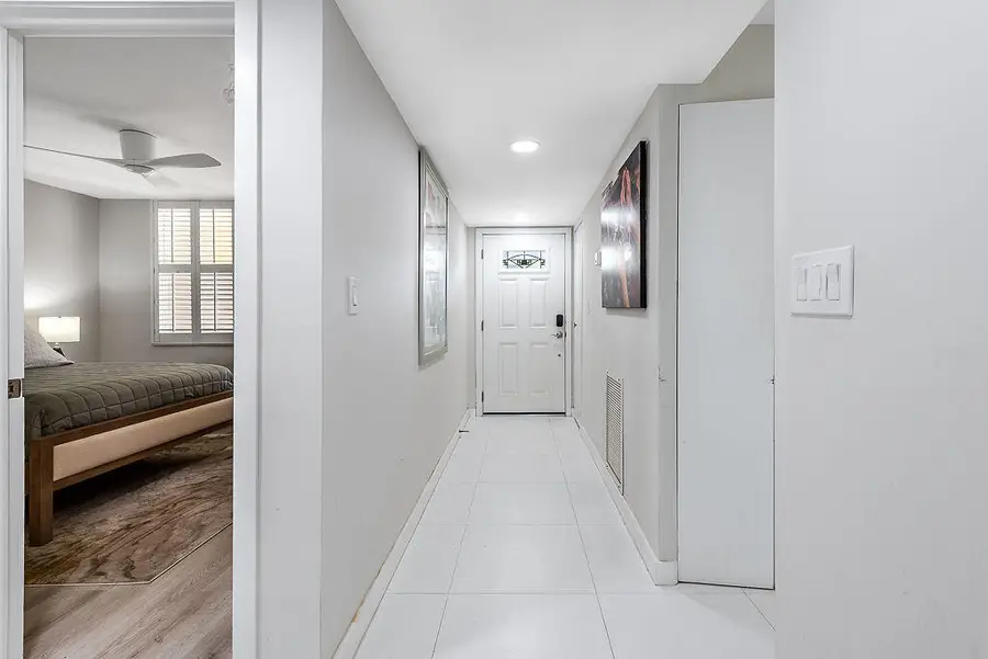 985 SE 19th Avenue #203, Deerfield Beach, FL 33441 - #3