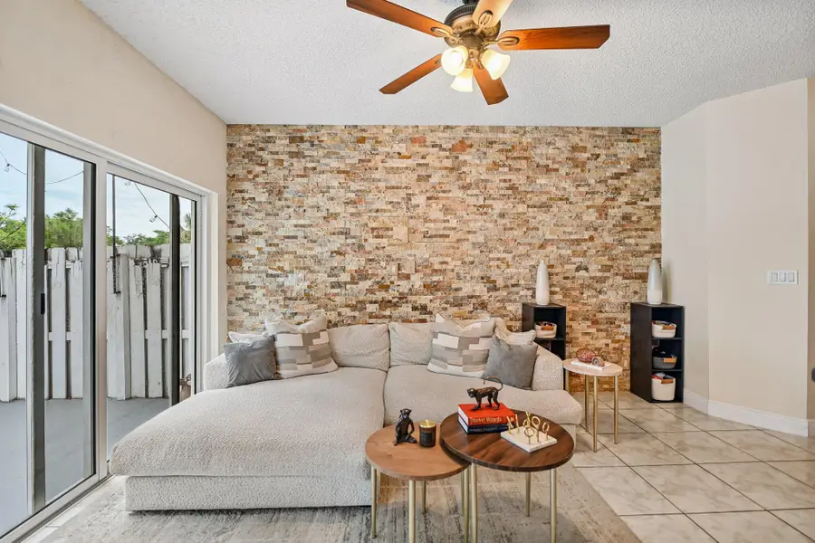 281 SW 95th Terrace, Pembroke Pines, FL 33025 - #3