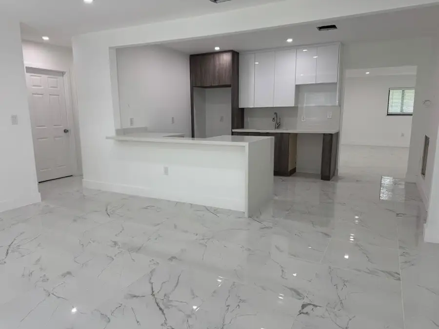 1031 NW 10th Avenue, Fort Lauderdale, FL 33311 - #3