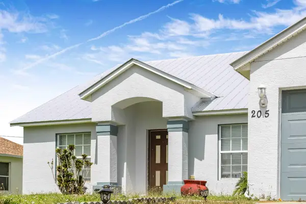 205 SW Kestor Drive, Port St Lucie, FL 34953