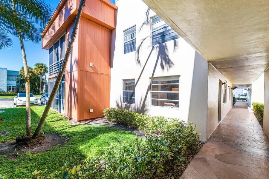 196 Piedmont E, Delray Beach, FL 33484 - #3