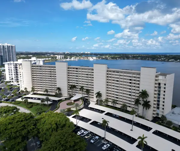 130 Lakeshore Drive #821, North Palm Beach, FL 33408