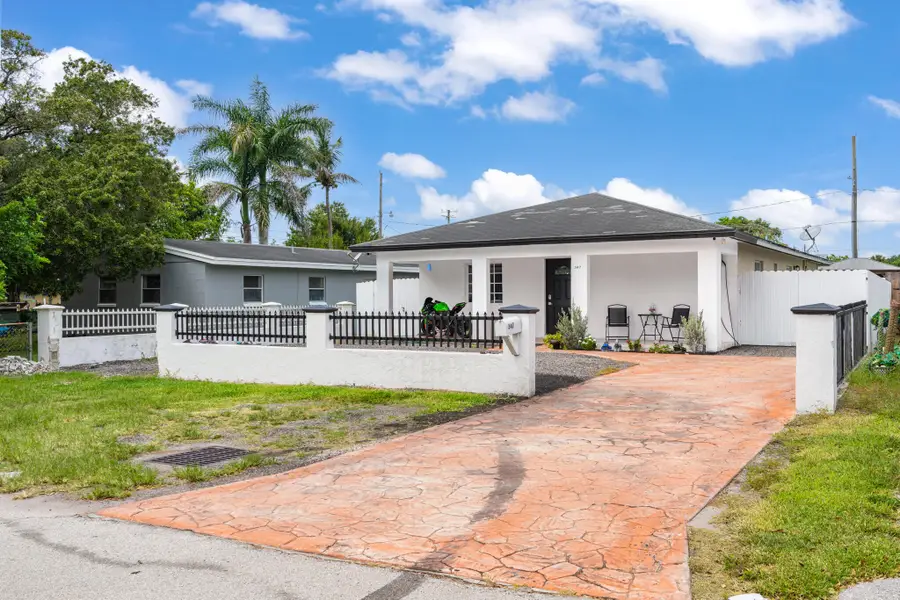 347 W Haiti Avenue, Clewiston, FL 33440 - #3