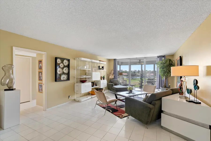 3980 Oaks Clubhouse Drive #411, Pompano Beach, FL 33069 - #3