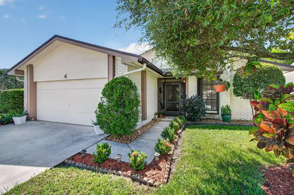 4 Fawlkland Circle, Boynton Beach, FL 33426 - #1