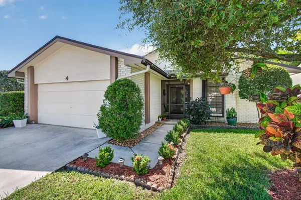 4 Fawlkland Circle, Boynton Beach, FL 33426