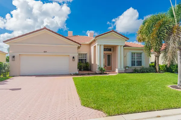 625 SW Long Key Court, Port St Lucie, FL 34986