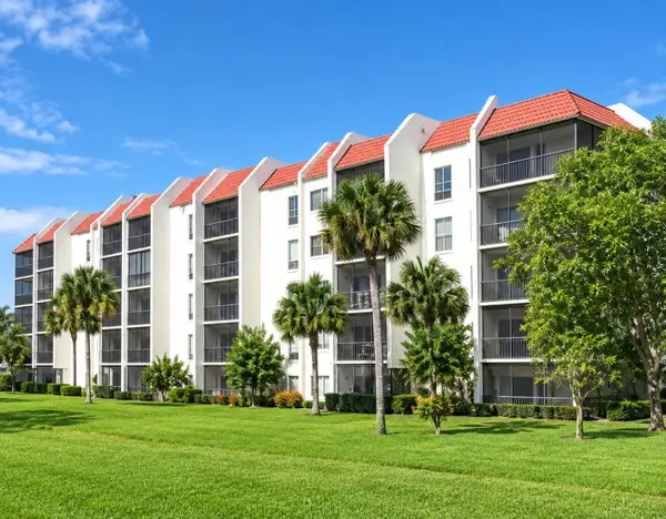 3050 Presidential Way #206, West Palm Beach, FL 33401