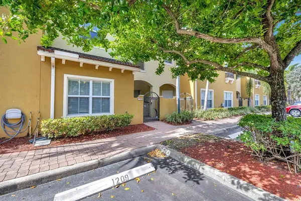 2851 W Prospect Road #1209, Tamarac, FL 33309