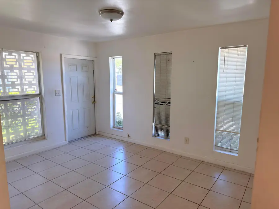 635 NW 22nd Road, Fort Lauderdale, FL 33311 - #3