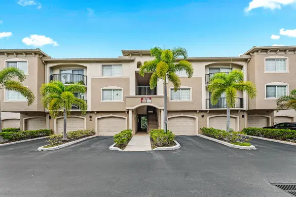 200 Crestwood Court N #211, Royal Palm Beach, FL 33411