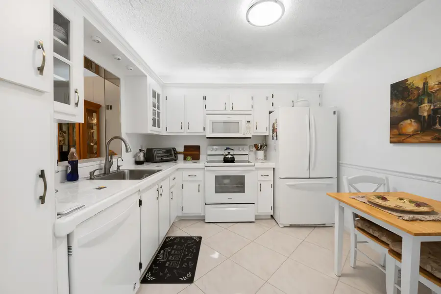 9095 Flynn Circle #2, Boca Raton, FL 33496 - #3