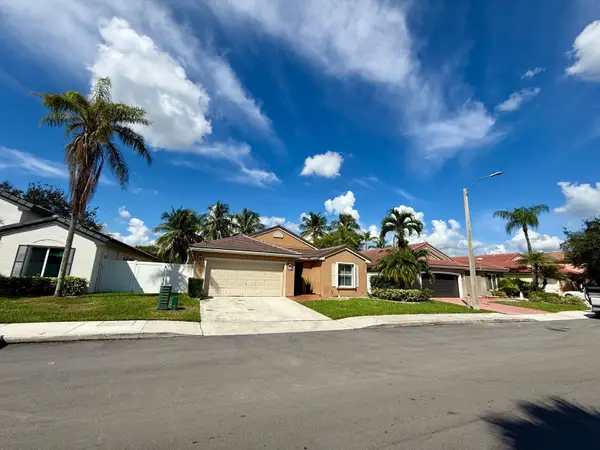 870 NW 166th Avenue, Pembroke Pines, FL 33028