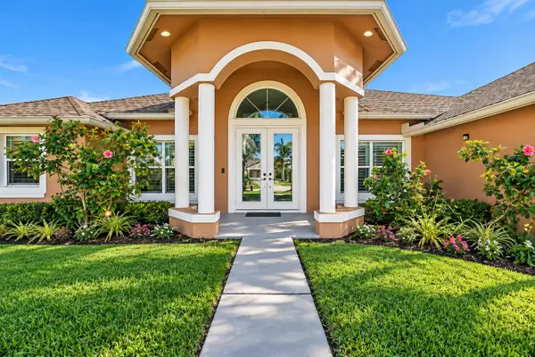 1586 SW Calmar Avenue, Port St Lucie, FL 34953