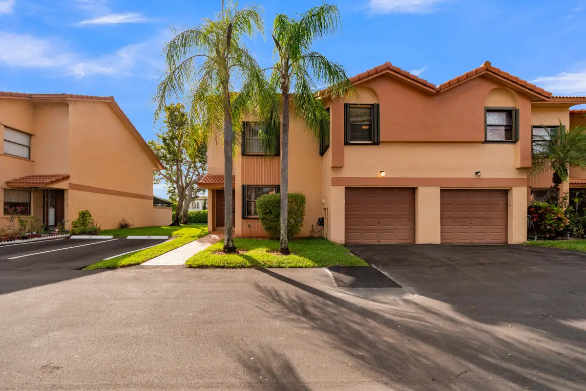 942 SW 113th Terrace, Pembroke Pines, FL 33025 - #1