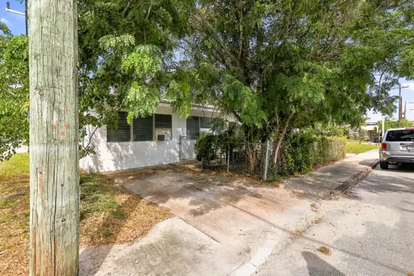 1208 3rd Avenue S, Lake Worth Beach, FL 33460