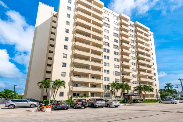 900 NE 18th Avenue #802, Fort Lauderdale, FL 33304
