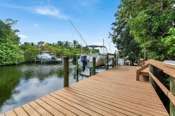 949 Laurel Road, North Palm Beach, FL 33408