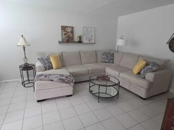 1004 Newport G #1004, Deerfield Beach, FL 33442