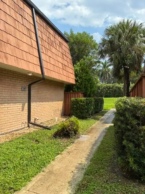 207 Live Oak Lane, Boynton Beach, FL 33436 - #1
