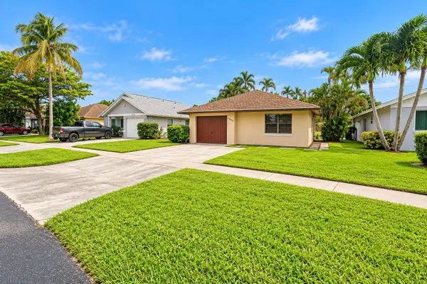 1435 S Summit Run Circle, West Palm Beach, FL 33415