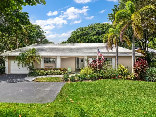 3745 Oaks Clubhouse Drive #V-8, Pompano Beach, FL 33069