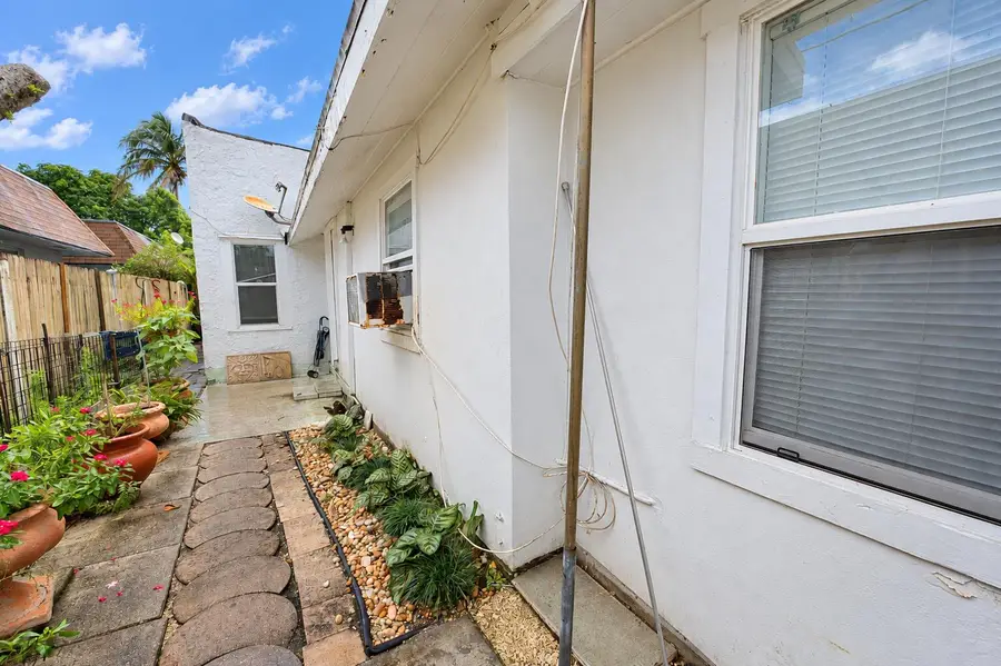 906 S J Street, Lake Worth Beach, FL 33460 - #3