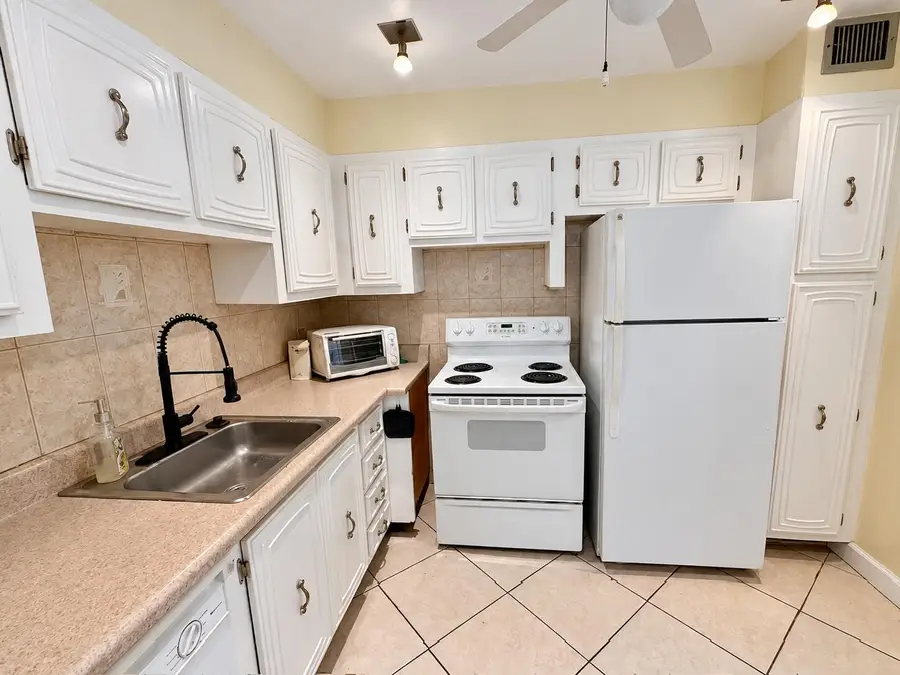 2801 Somerset Drive #106, Lauderdale Lakes, FL 33311 - #2