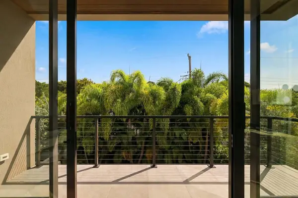 140 NE Wavecrest Way, Boca Raton, FL 33432