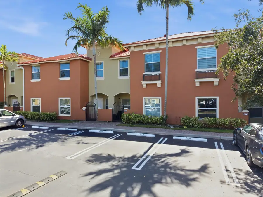 308 Lake Monterey Circle, Boynton Beach, FL 33426 - #2