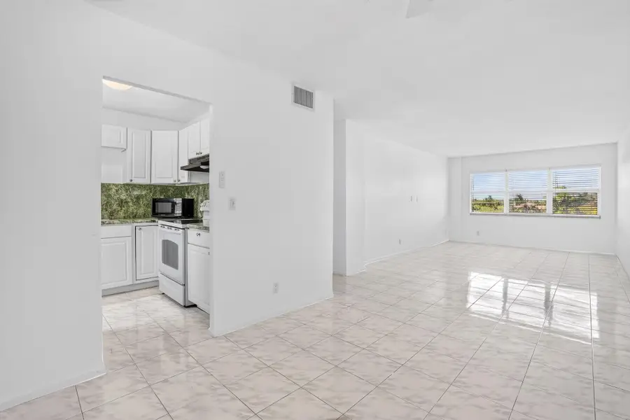 2555 NE 11th Street #404, Fort Lauderdale, FL 33304 - #3