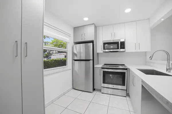 3121 NW 47th Avenue #109, Lauderdale Lakes, FL 33319
