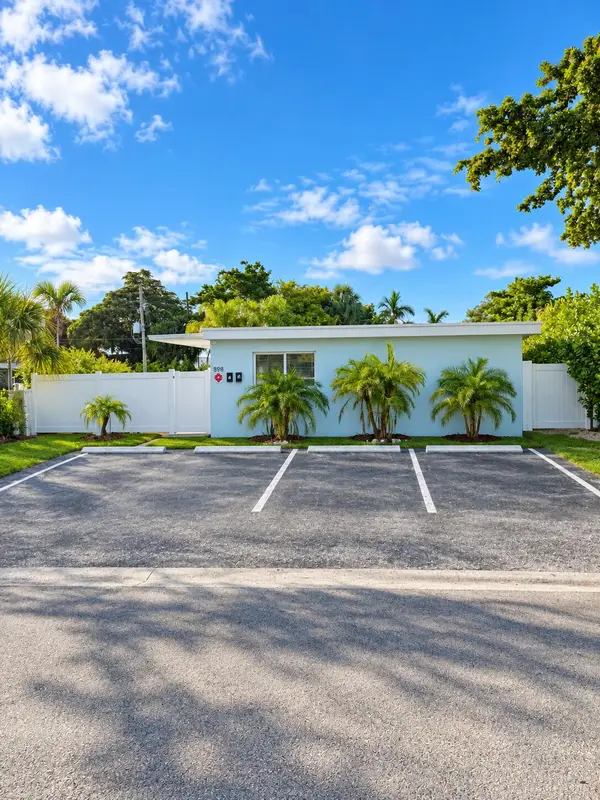 898 SE 2nd Place, Deerfield Beach, FL 33441