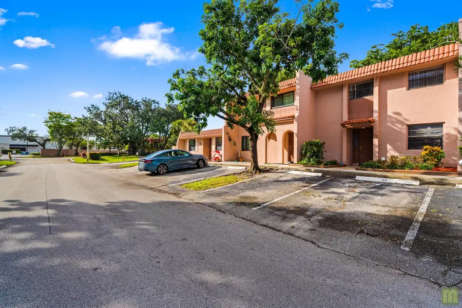 22 N Valencia Drive #3-32, Davie, FL 33324 - #3