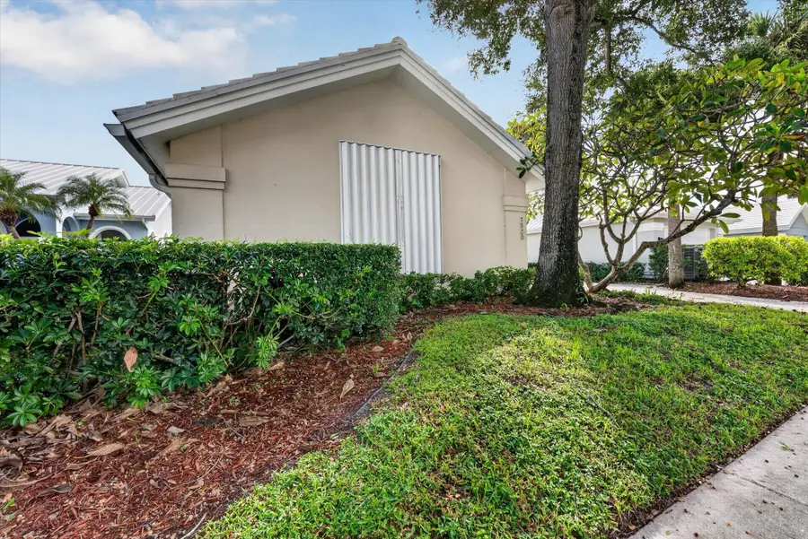 1520 Wilderness Road, West Palm Beach, FL 33409 - #2