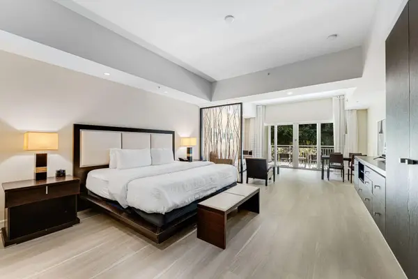 5300 NW 87th Avenue #807, Doral, FL 33178