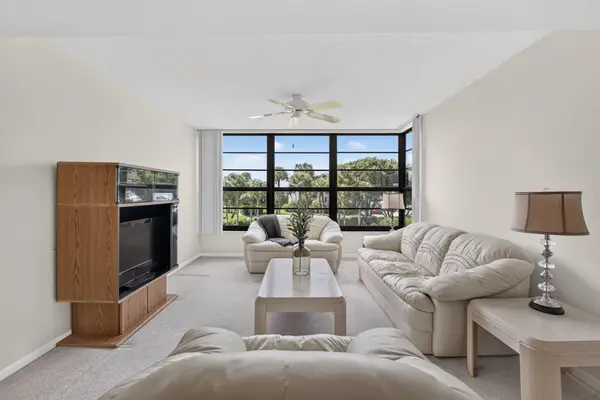 3626 Whitehall Drive #306, West Palm Beach, FL 33401