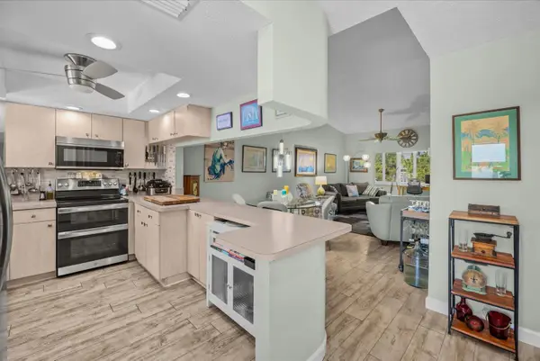 2950 SE Ocean Boulevard, Stuart, FL 34996