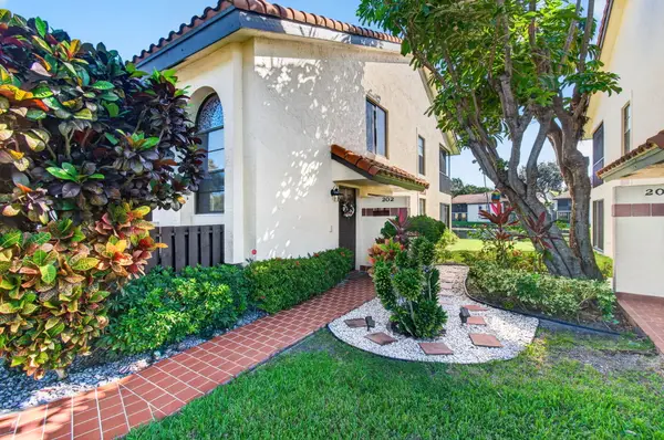 10383 S Circle Lake Drive #202, Boynton Beach, FL 33437