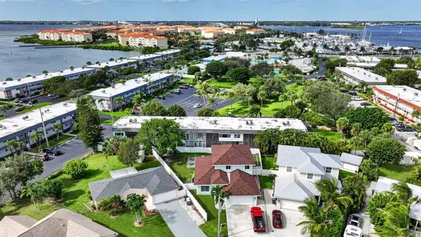 1200 Colonnades Drive #207, Fort Pierce, FL 34949