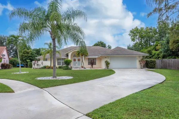 1447 Spanish Oak Way, Wellington, FL 33414
