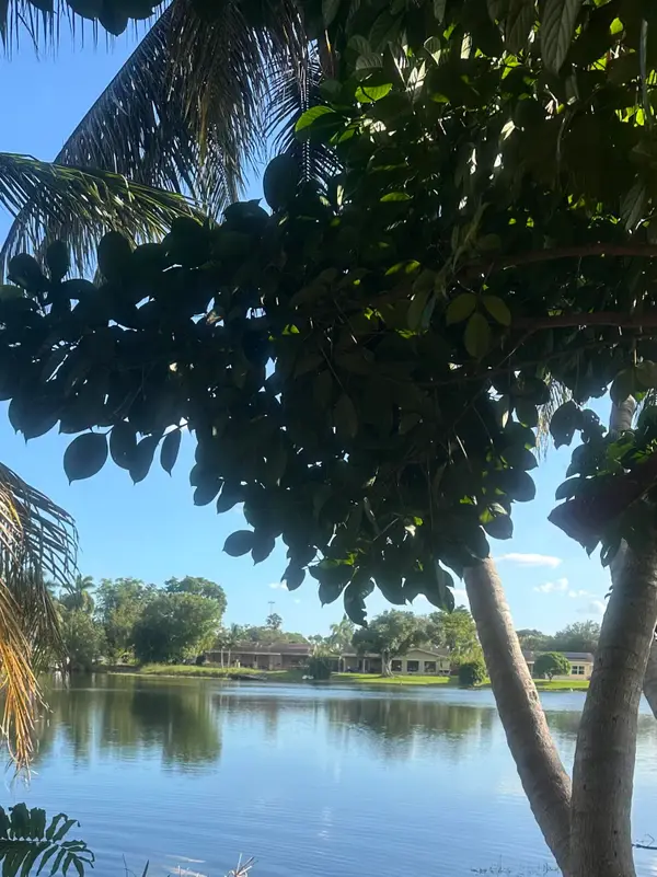551 NW 99th Way, Pembroke Pines, FL 33024