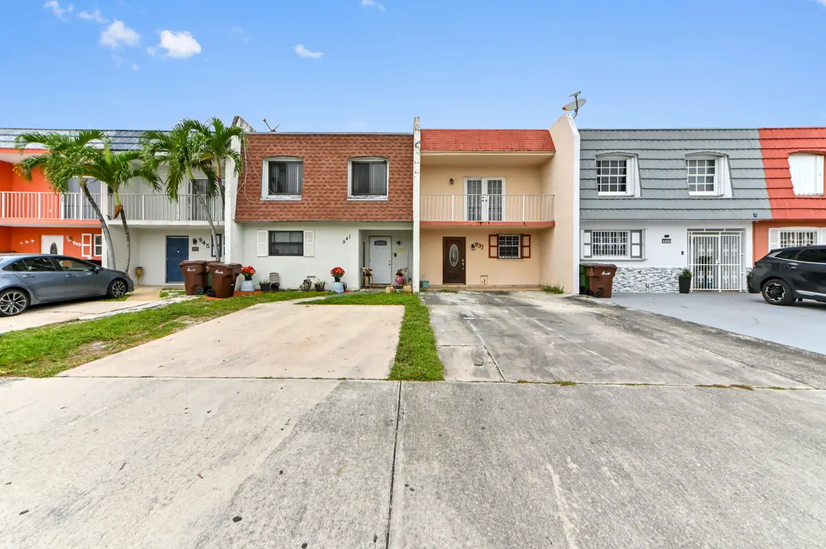 941 W 80th Place, Hialeah, FL 33014 - #1