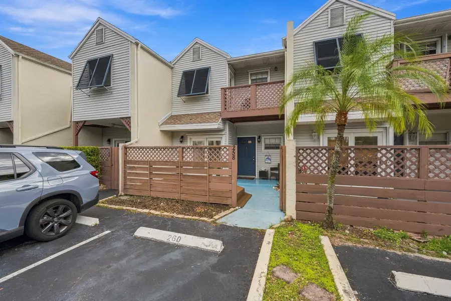 258 W Hemingway Circle, Margate, FL 33063 - #3