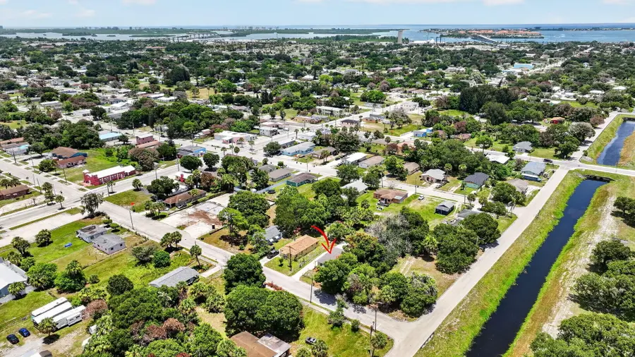 426 N 19th Street, Fort Pierce, FL 34950 - #2