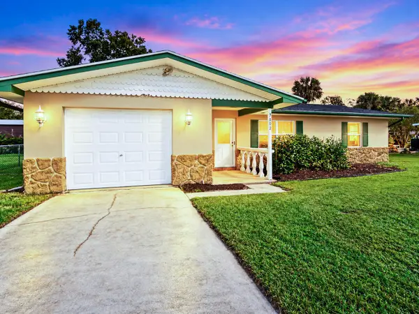 7802 Santana Avenue, Fort Pierce, FL 34951